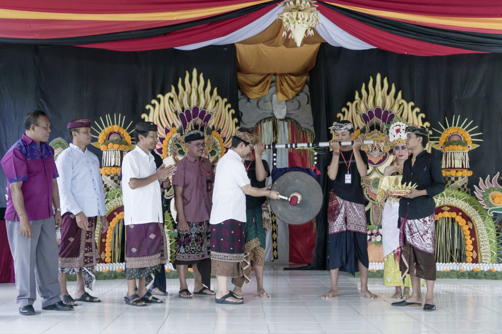 Dukung Pelestarian Adat, Seni Dan Budaya